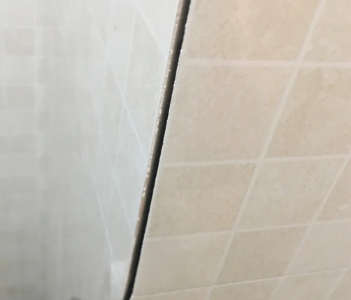 平顺瓷砖空鼓维修公司分享阳台瓷砖脱落的修复过程可以分为以下几个步骤